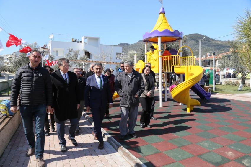 EDREMIT’TE AŞIK VEYSEL PARKI AÇILDI