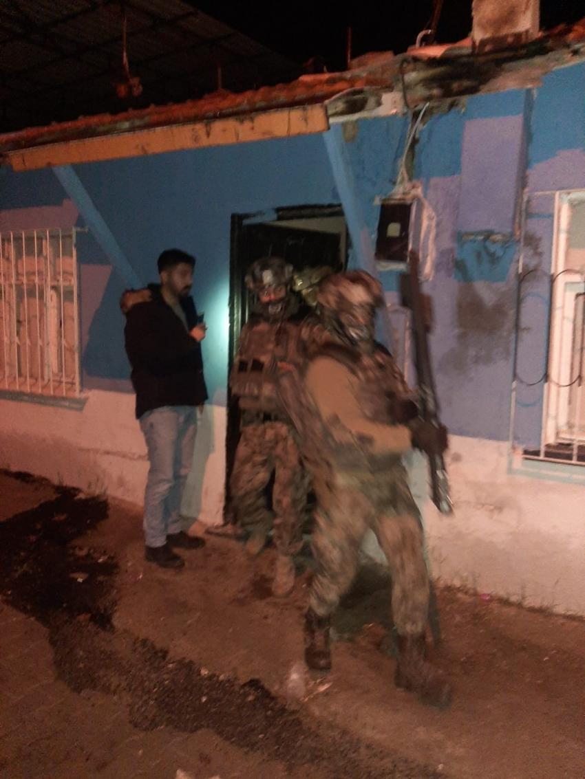 ''ŞEHIT POLIS MEMURU ABDÜLKADIR GÜNGÖR-10'' OPERASYONU YAPILDI