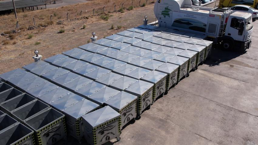 AYVALIK’IN CADDE VE SOKAKLARINA 500 YENİ KONTEYNER