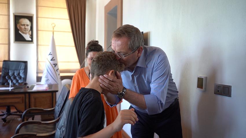 AYVALIK’IN GURURU TÜRKİYE 1.’Sİ ÇINAR’LA, BAŞKAN MESUT ERGİN BULUŞTU