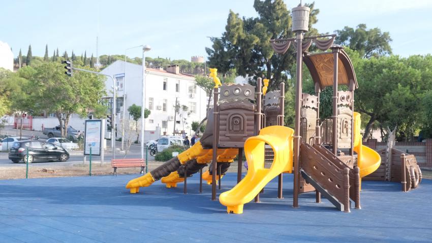 AYVALIK’IN YENİ PARKLARI GÖZ KAMAŞTIRIYOR