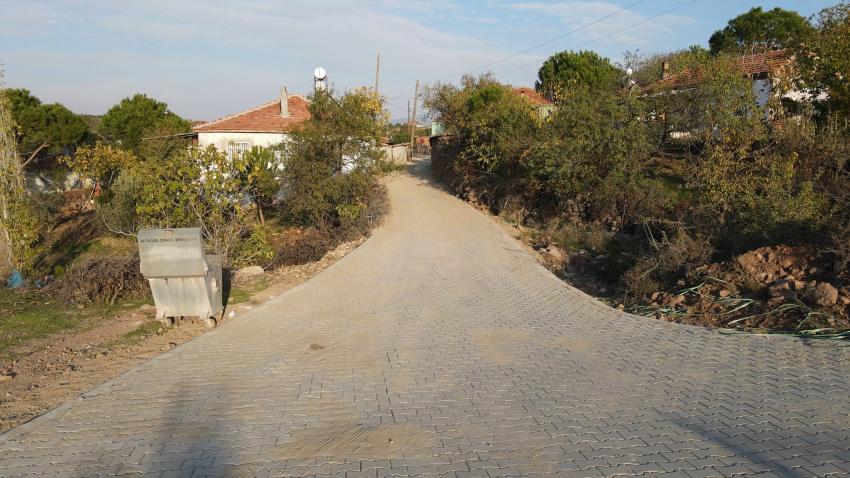 AYVALIK BELEDİYESİ’NDEN KIRSAL MAHALLELERDE YOL SEFERBERLİĞİ