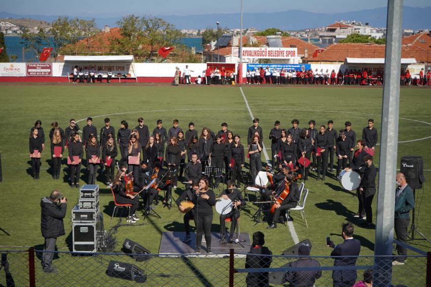 AYVALIK, CUMHURİYET BAYRAMI’NI GÖRKEMLİ KUTLADI