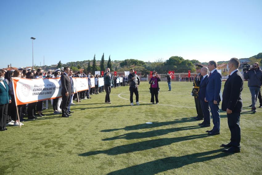 AYVALIK, CUMHURİYET BAYRAMI’NI GÖRKEMLİ KUTLADI