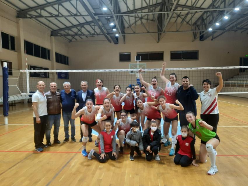 AYVALIK, SPORDA DA DOLUDIZGIN DEVAM EDIYOR