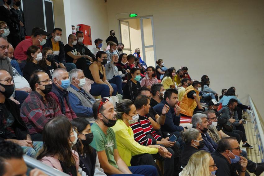 AYVALIK, SPORDA DA DOLUDIZGIN DEVAM EDIYOR