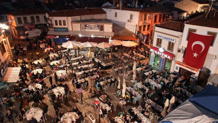 AYVALIK’TA İLK İFTAR…