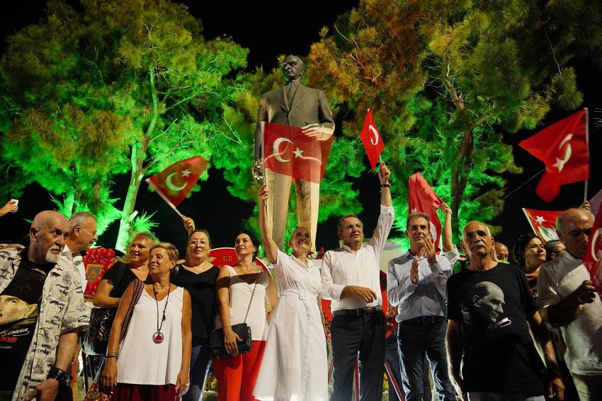 AYVALIK’TA CUMHURIYET’IN DOKSAN DOKUZUNCU YILINA ÖZEL GÖRKEMLI KUTLAMA