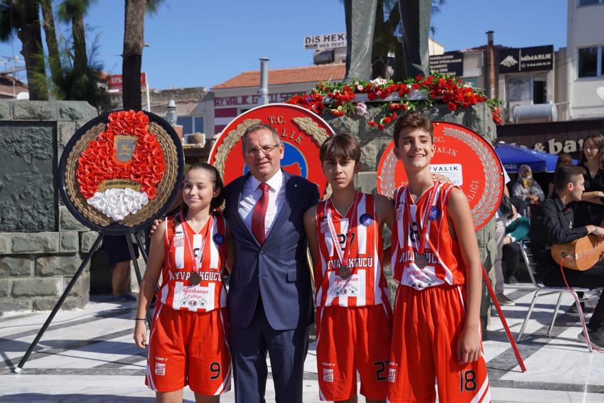 AYVALIK’TA DÜŞMAN İŞGALİNDEN KURTULUŞUN 100. YIL COŞKUSU YAŞANDI