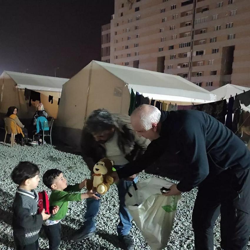 AYVALIK’TAN GİDEN YARDIMLAR ÇOCUKLARA ULAŞTI