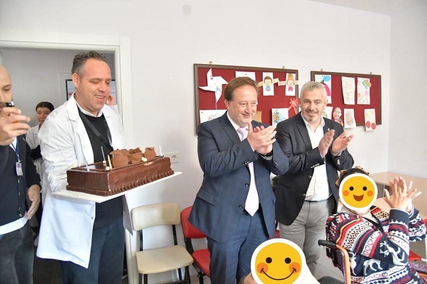 AK PARTİ KARESİ’DEN; ÖZEL ÇOCUKLARLA, KIZ ÇOCUKLARI GÜNÜNE ÖZEL KUTLAMA…