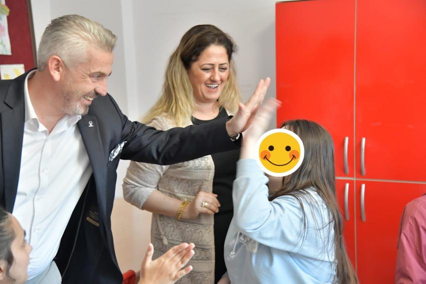 AK PARTİ KARESİ’DEN; ÖZEL ÇOCUKLARLA, KIZ ÇOCUKLARI GÜNÜNE ÖZEL KUTLAMA…