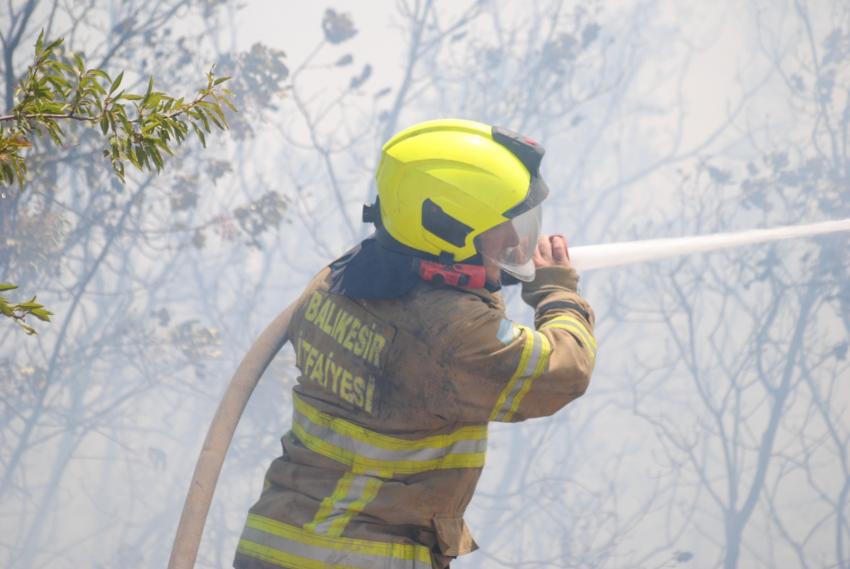 Başkan Akın’ın talimatıyla itfaiye ekipleri yangınları söndürmek için seferber