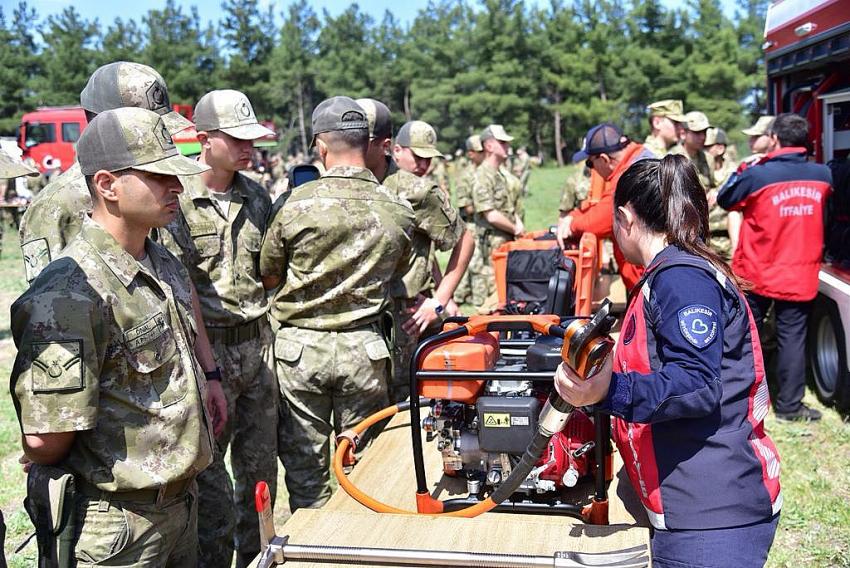 Balıkesir itfaiyesinden yangına ilk müdahale eğitimi