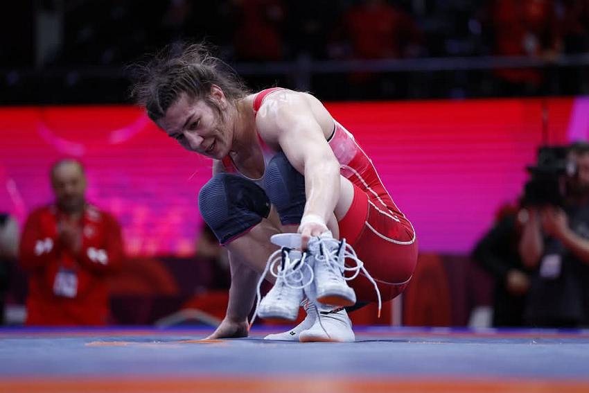 Milli gururumuz Yasemin’den Başkan Akın’a ziyaret