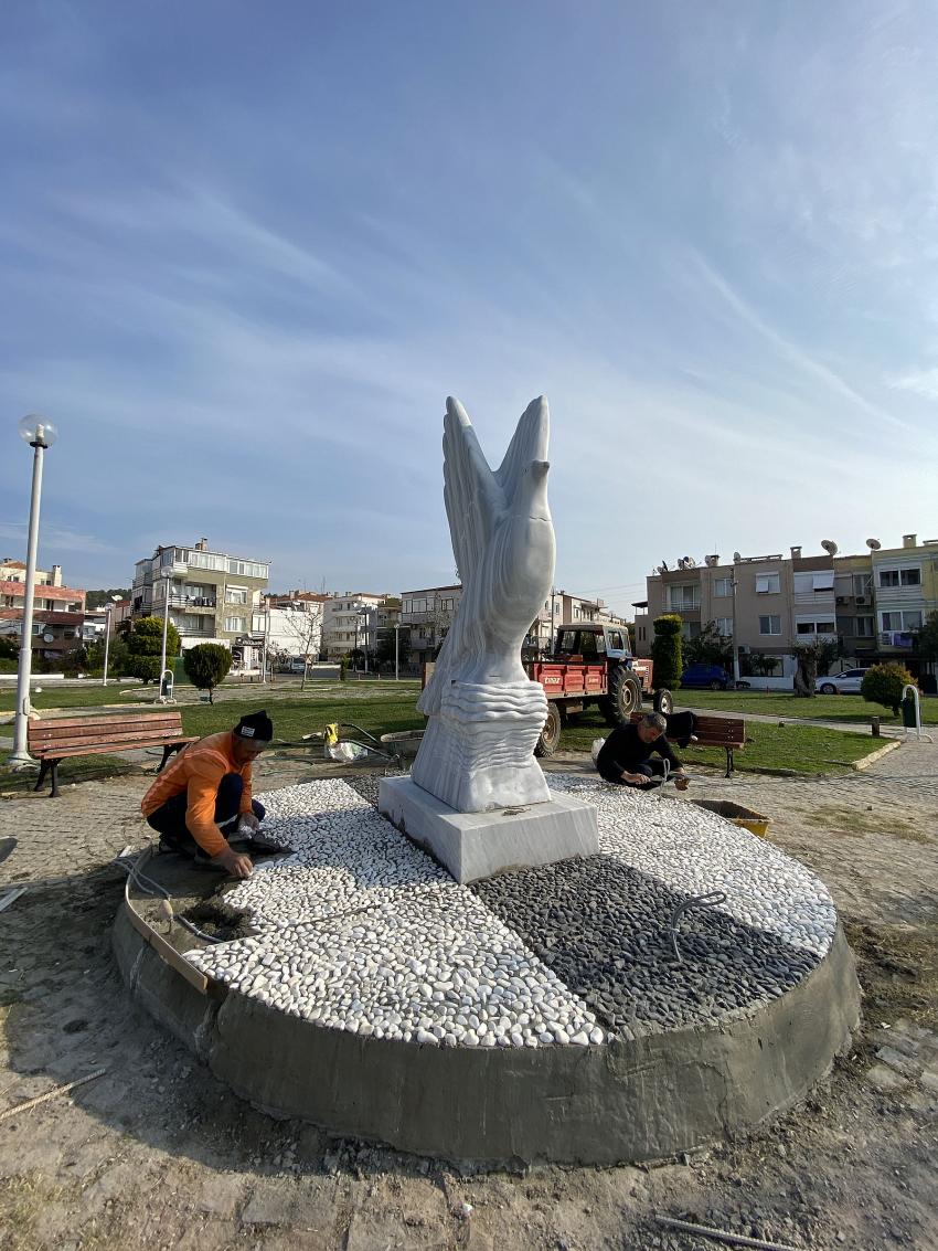 BARIŞ PARKI’NA BARIŞIN SİMGESİ GÜVERCİN HEYKELİ