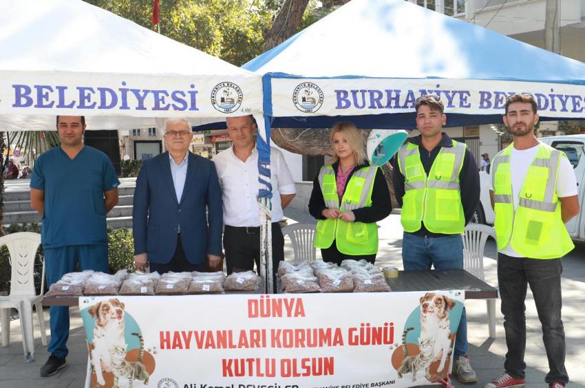 BAŞKAN DEVECİLER DÜNYA HAYVANLARI KORUMA GÜNÜNÜ HAYVANSEVERLER İLE KUTLADI