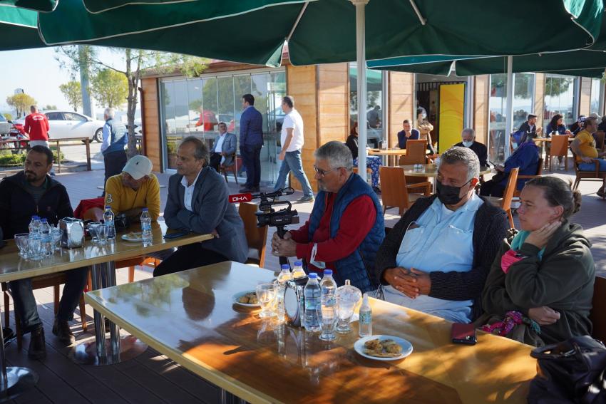 BAŞKAN ERGİN AYVALIKLI GAZETECİLERLE BULUŞTU