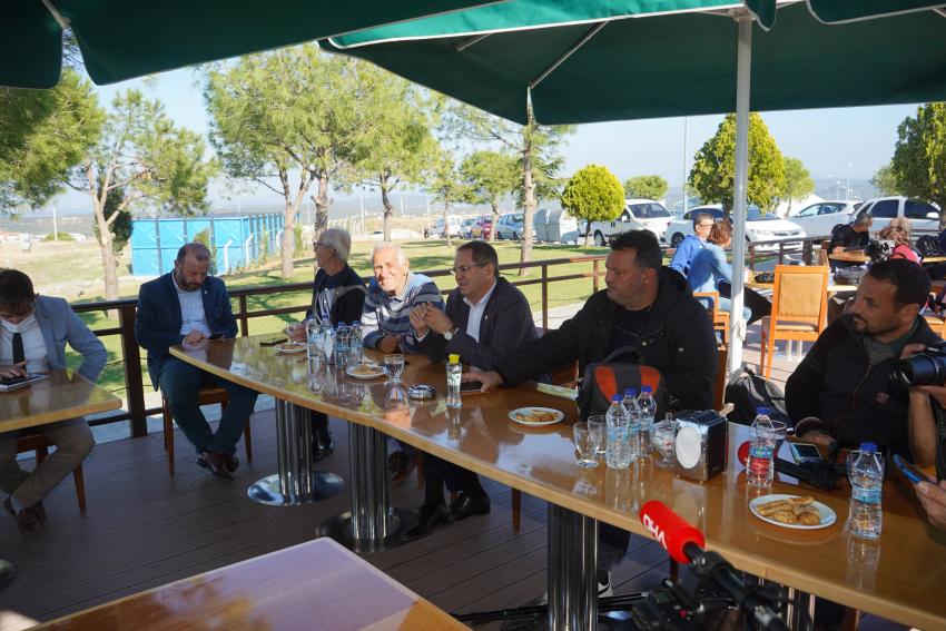 BAŞKAN ERGİN AYVALIKLI GAZETECİLERLE BULUŞTU