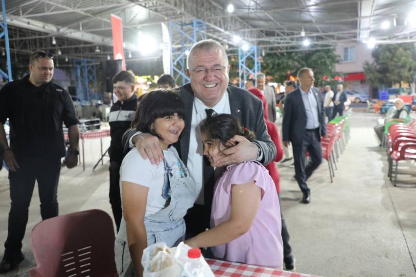 BAŞKAN ERTAŞ 47 MAHALLENİN TAMAMINDA SORUNLARI DİNLEDİ