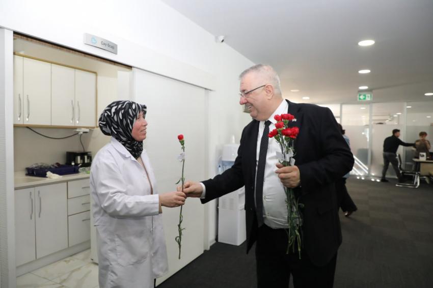 BAŞKAN ERTAŞ, 8 MART DÜNYA EMEKÇİ KADINLAR GÜNÜ’NÜ KUTLADI