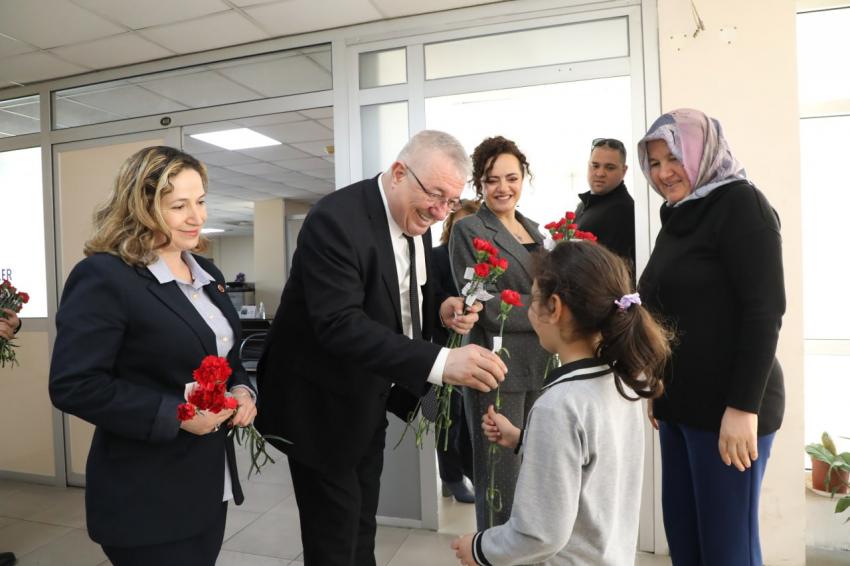 BAŞKAN ERTAŞ, 8 MART DÜNYA EMEKÇİ KADINLAR GÜNÜ’NÜ KUTLADI