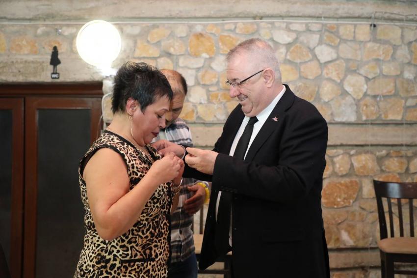 BAŞKAN ERTAŞ’TAN EMEKLİ OLAN PERSONEL İLE ANLAMLI BULUŞMA