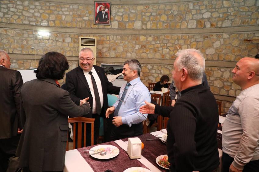 BAŞKAN ERTAŞ’TAN EMEKLİ OLAN PERSONEL İLE ANLAMLI BULUŞMA