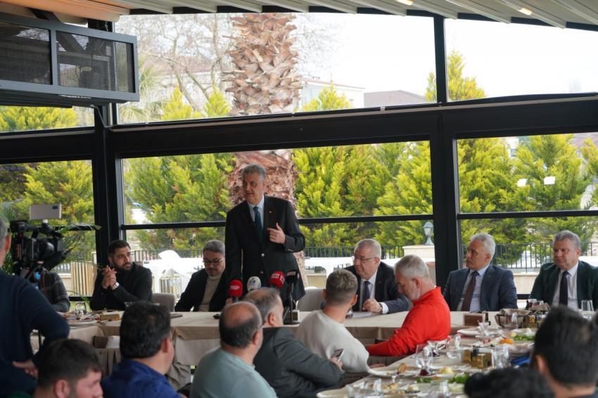 1966 EDREMİTSPOR BASIN MENSUPLARIYLA BULUŞTU