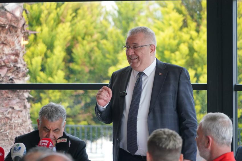 1966 EDREMİTSPOR BASIN MENSUPLARIYLA BULUŞTU