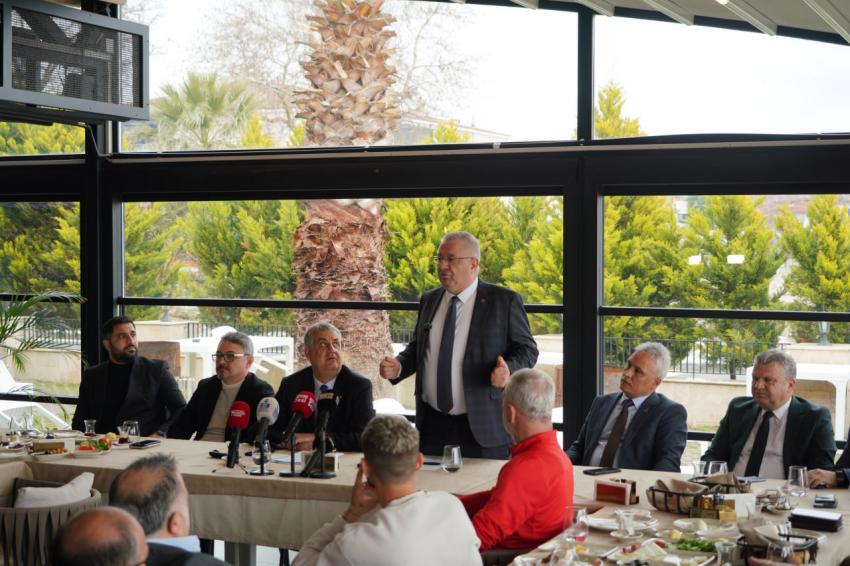 1966 EDREMİTSPOR BASIN MENSUPLARIYLA BULUŞTU