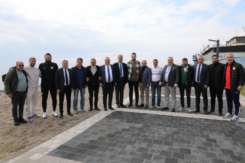 1966 EDREMİTSPOR BASIN MENSUPLARIYLA BULUŞTU