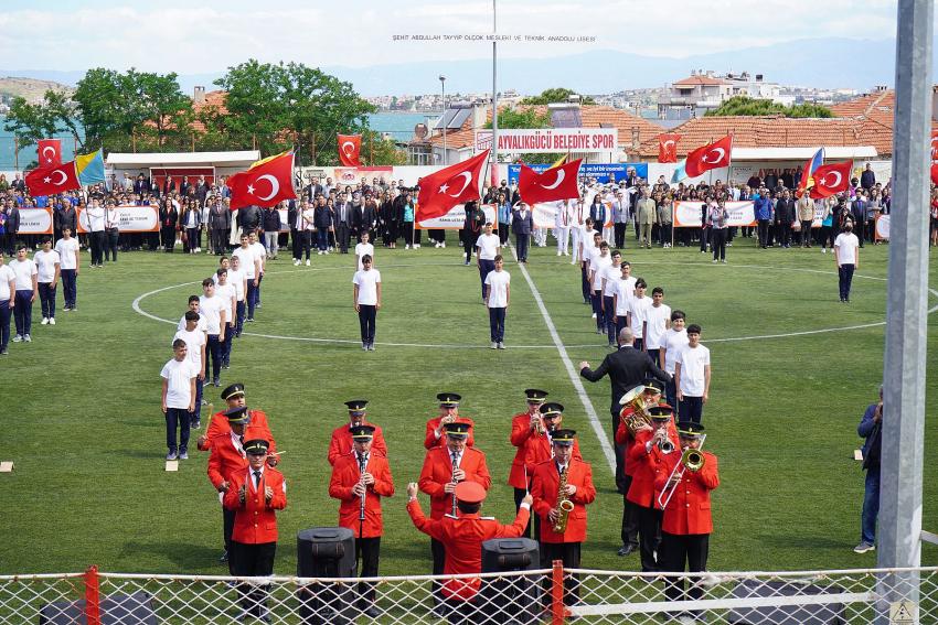 BİR BAŞKADIR BİZİM BAYRAMLARIMIZ