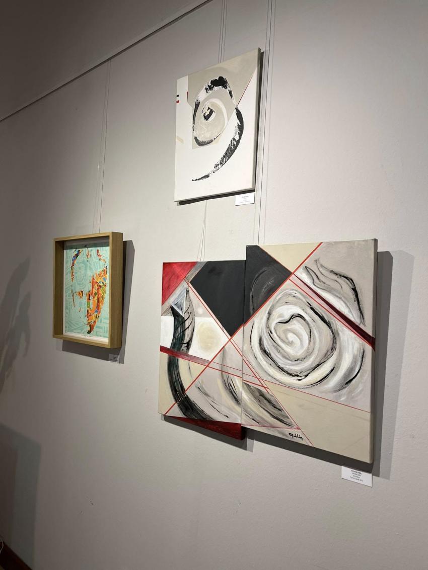 “BİR” DAKİKALIK SANAT DURUŞU; ‘NİSAN GEÇİDİ ÇAĞDAŞ SANAT SERGİSİ’ AYVALIK’TA