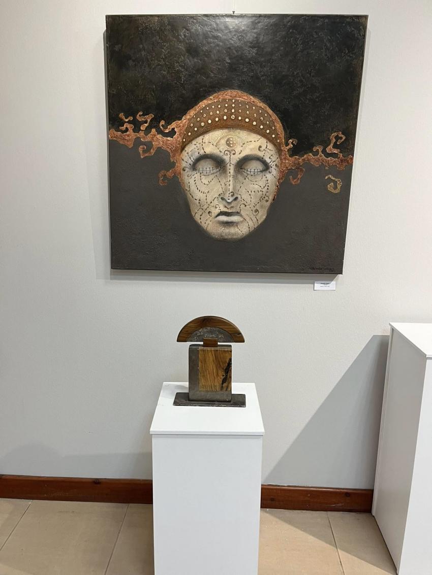 “BİR” DAKİKALIK SANAT DURUŞU; ‘NİSAN GEÇİDİ ÇAĞDAŞ SANAT SERGİSİ’ AYVALIK’TA