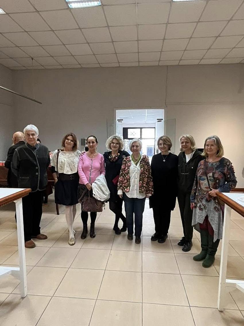 “BİR” DAKİKALIK SANAT DURUŞU; ‘NİSAN GEÇİDİ ÇAĞDAŞ SANAT SERGİSİ’ AYVALIK’TA