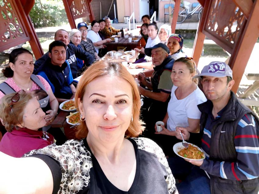 AYVALIK’TA ENGELLİLERDEN ANNELER GÜNÜ ETKİNLİĞİ