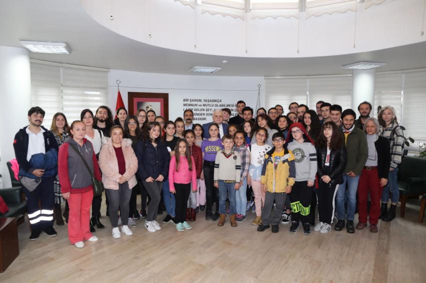 BURHANİYE BELEDİYESİ KENT TİYATROSU 22. SANAT YILINA MERHABA DİYOR