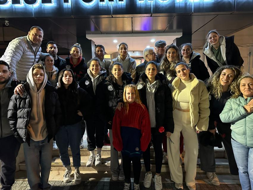 KADIN BASKETBOLCULAR FİNALLERE UĞURLANDI