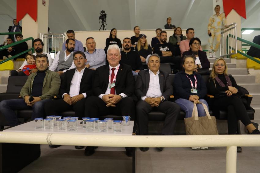 BURHANİYE KADIN BASKETBOL İLK MAÇINDA FARK ATTI