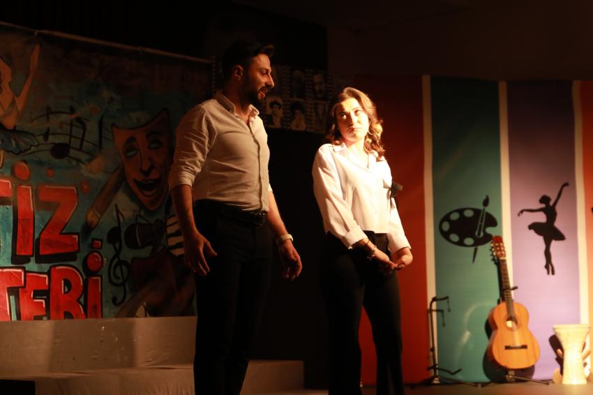 BURHANİYE’DE TİYATRO RÜZGARI ESTİ