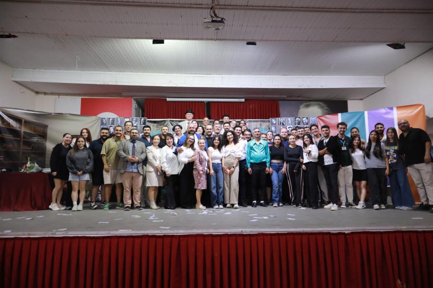 BURHANİYE’DE TİYATRO RÜZGARI ESTİ