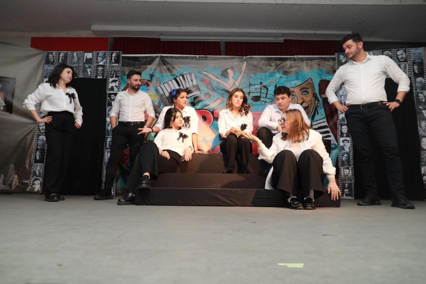 BURHANİYE’DE TİYATRO RÜZGARI ESTİ