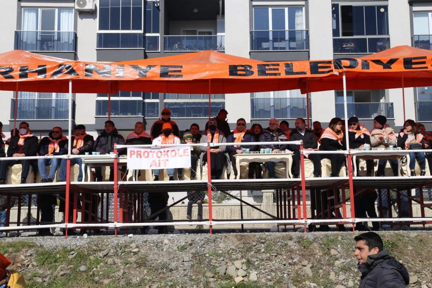 BURHANİYE DEVE GÜREŞLERİ NEFES KESTİ