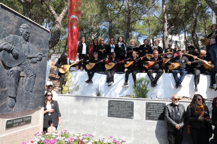 BÜYÜK OZAN ALİ EKBER ÇİÇEK VEFATININ 19. YILINDA EDREMİT'TE ANILDI