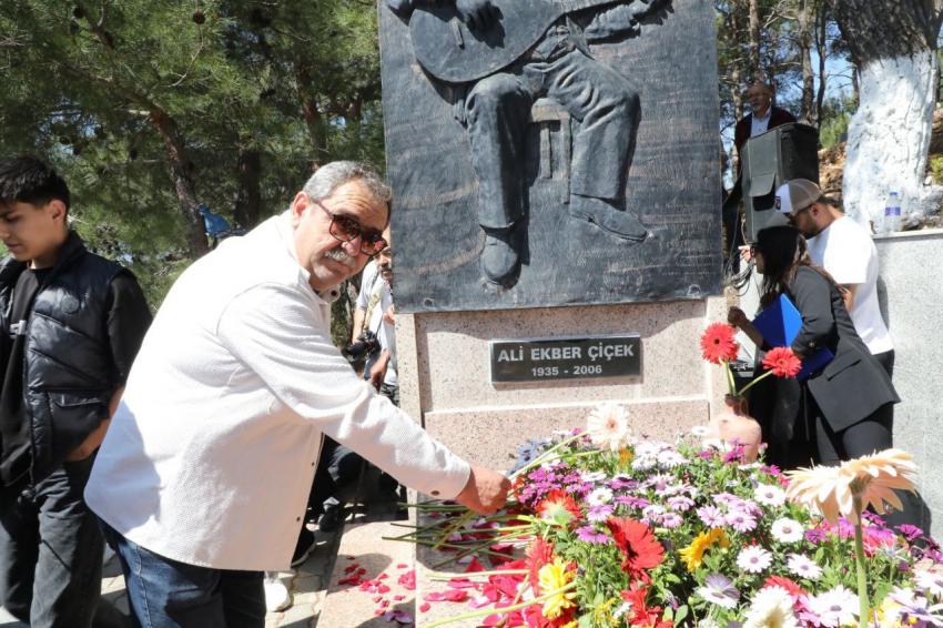 BÜYÜK OZAN ALİ EKBER ÇİÇEK VEFATININ 19. YILINDA EDREMİT'TE ANILDI