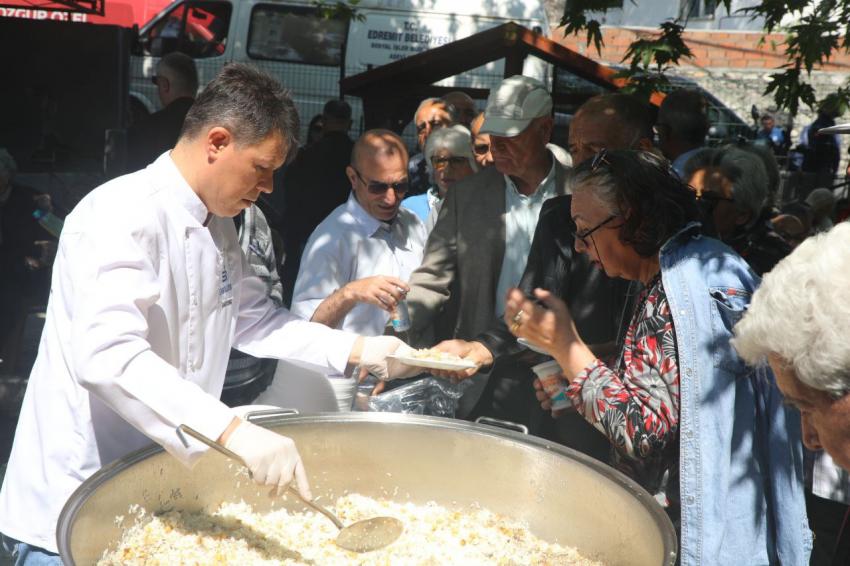 BÜYÜK OZAN ALİ EKBER ÇİÇEK VEFATININ 19. YILINDA EDREMİT'TE ANILDI