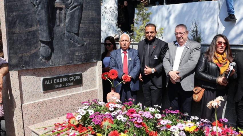 BÜYÜK OZAN ALİ EKBER ÇİÇEK VEFATININ 19. YILINDA EDREMİT'TE ANILDI