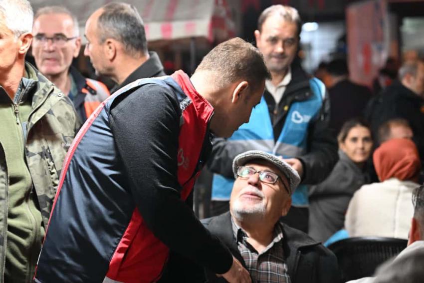 Büyükşehir Belediyesi 107 araç, 242 personelle deprem bölgesinde