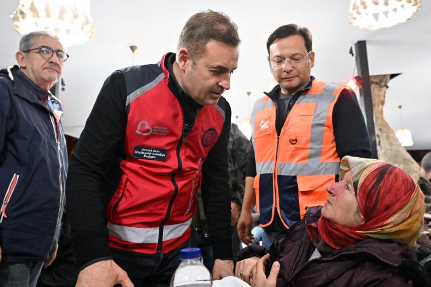 Büyükşehir Belediyesi 107 araç, 242 personelle deprem bölgesinde